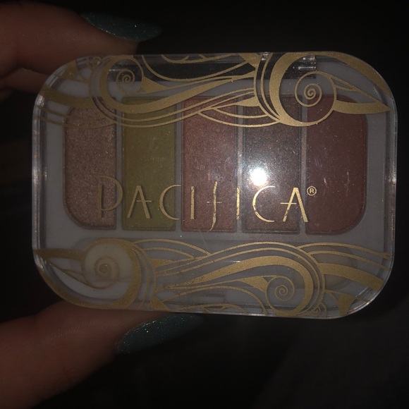 Makeup - Picture 6 of 6